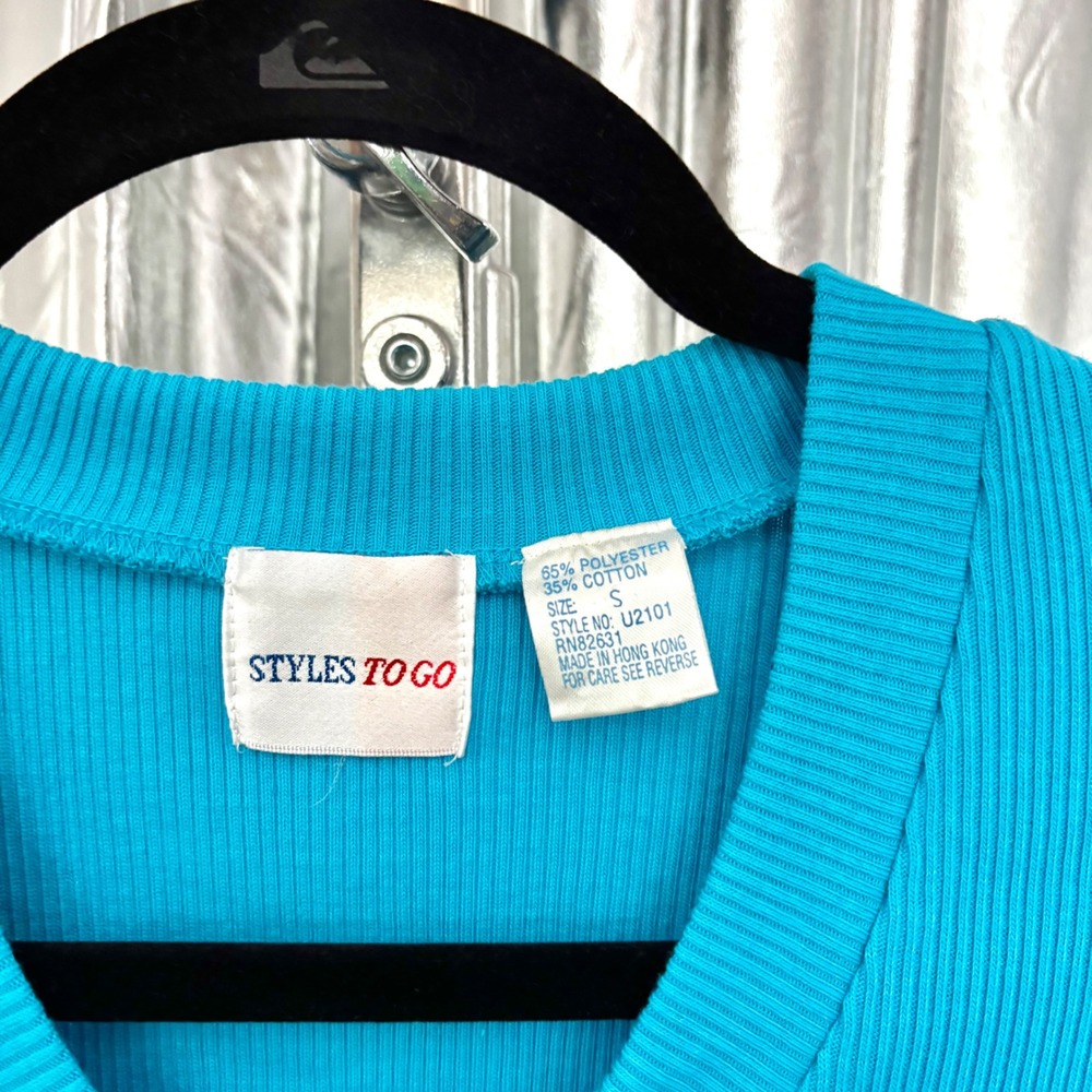 Styles To Go Turquoise Ribbed V-Neck Top - Picture 2 of 5